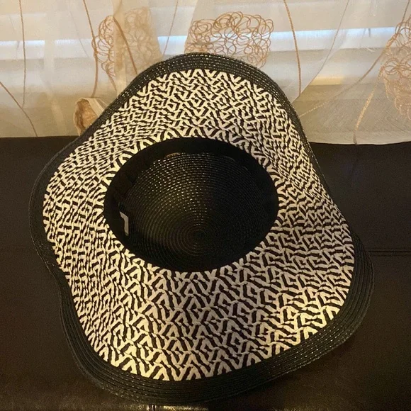 EUC Floppy Brim Hat - Picture 2 of 8